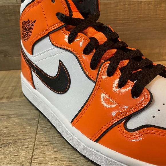 Jordan 1 Mid SE ‘Turf Orange’ - Picture 5 of 6